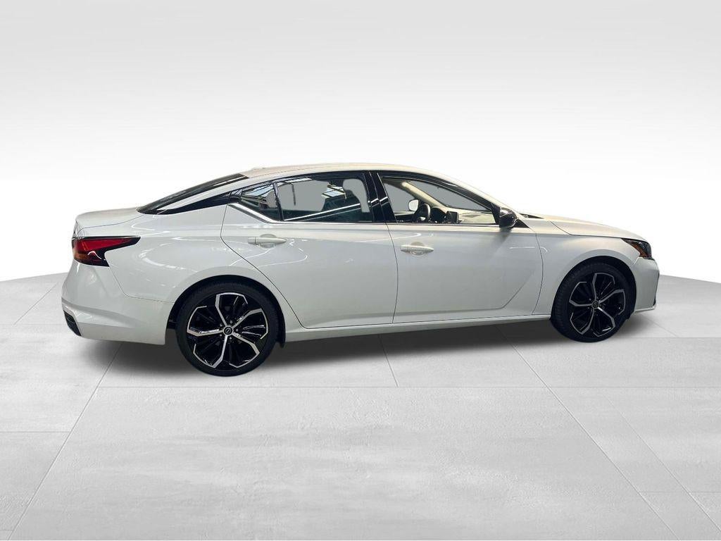 2024 Nissan Altima — side profile view