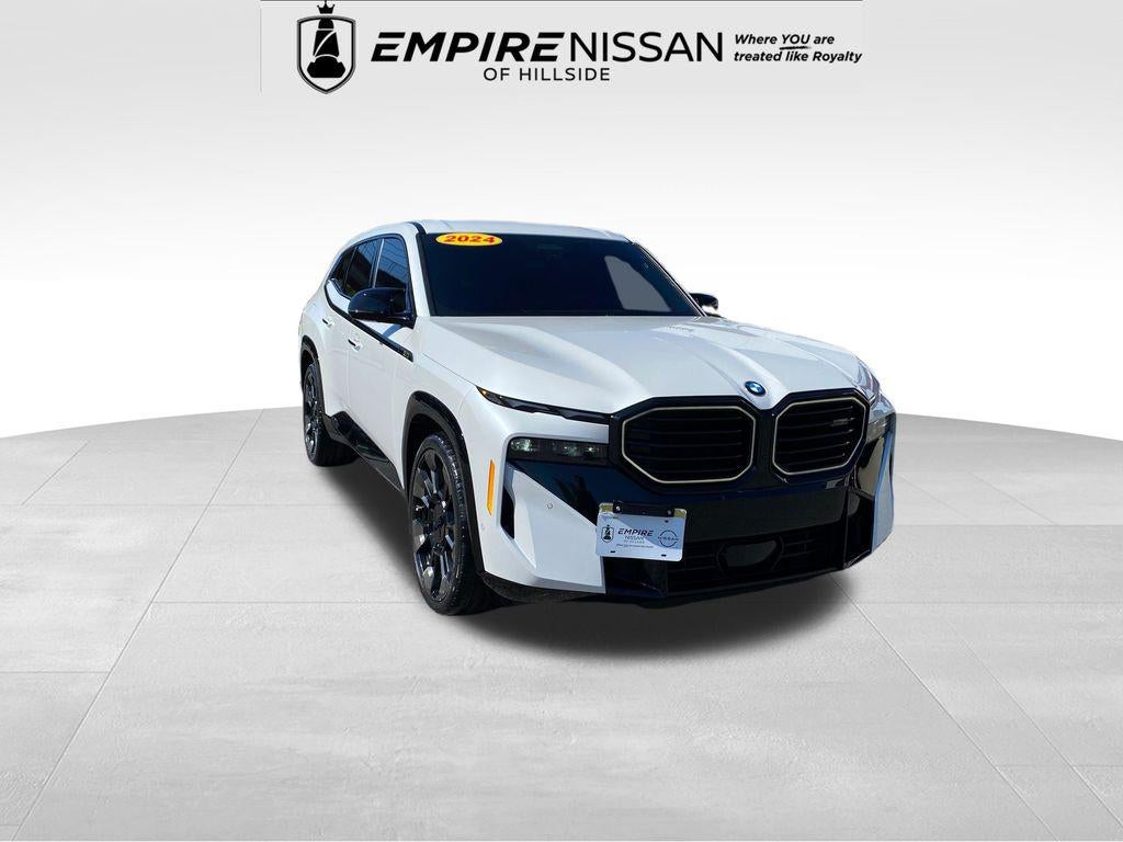 2024 BMW XM Base in White Metallic — front three-quarter view